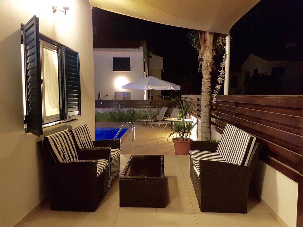 Villa Charlotte โปรทาราส ภายนอก รูปภาพ